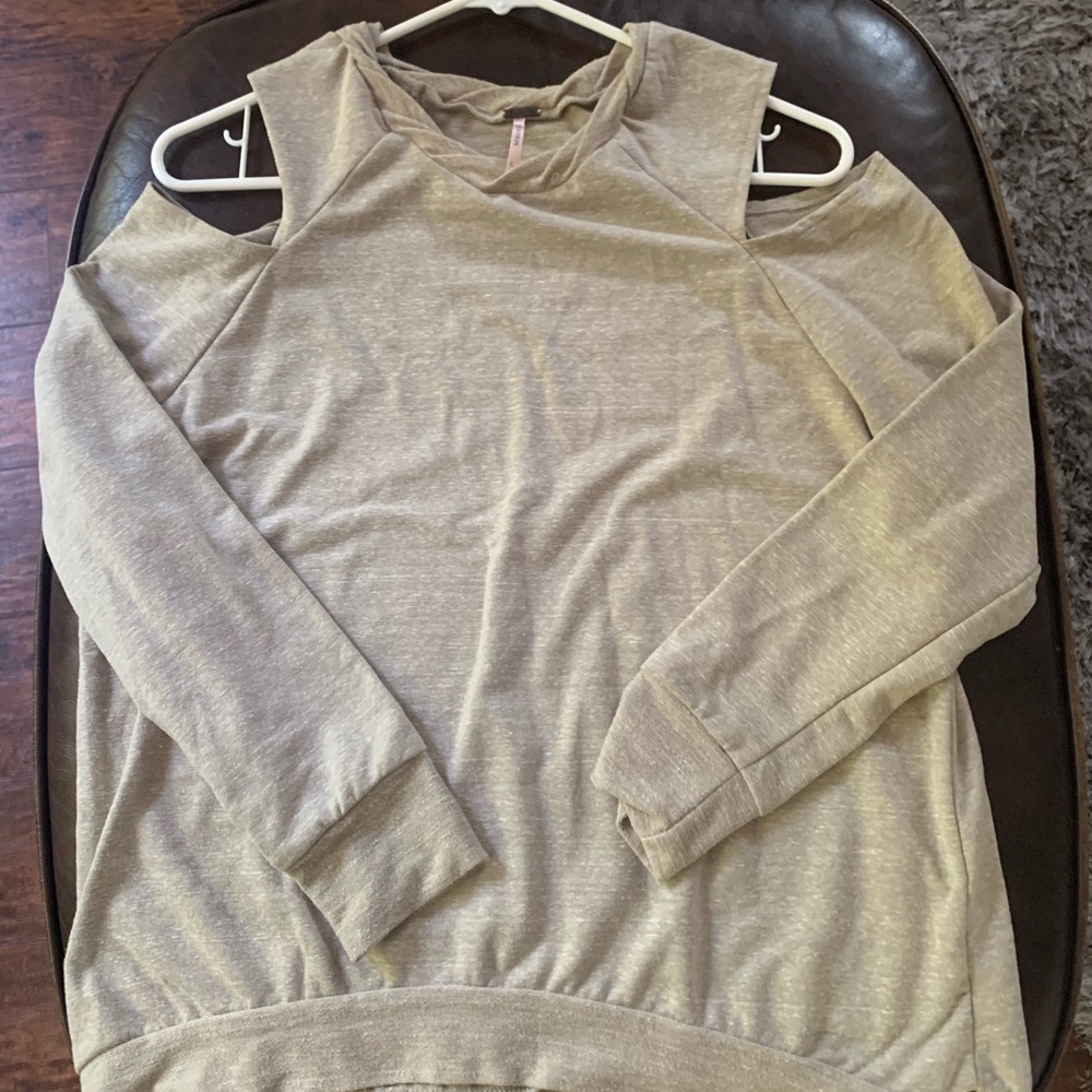 Open sleeve top